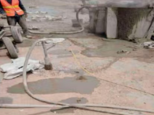 播州水泥混凝土路面板底注浆技术 路面脱空注浆整治方案